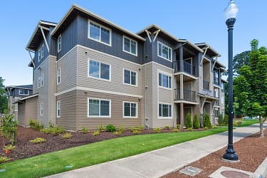 Edgewater Apartments - King City, OR