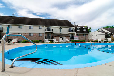 Country Club Apartments - Lincoln, NE