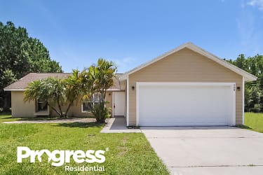 208 Red Maple Dr - Kissimmee, FL