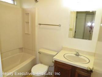 1701 E 24th Ave Apartments - Hutchinson, KS