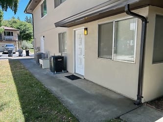 1703 Donner Ave unit 3 - Davis, CA