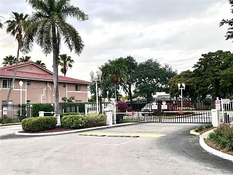 3211 Sabal Palm Manor #104 - Hollywood, FL