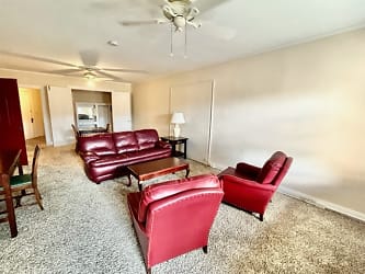 2450 Derbyshire Rd unit 438 - Cleveland Heights, OH