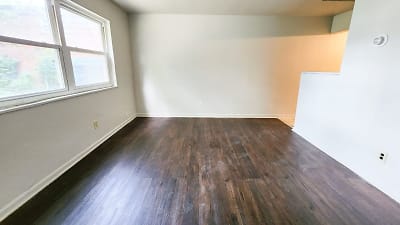 15411 Plymouth Pl unit 3 - East Cleveland, OH
