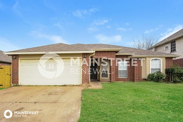 2700 Forest Creek Dr - Fort Worth, TX