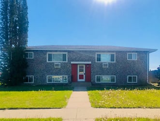 2038 4th St NW - Minot, ND
