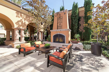 Palmeras Apartment Homes - Irvine, CA