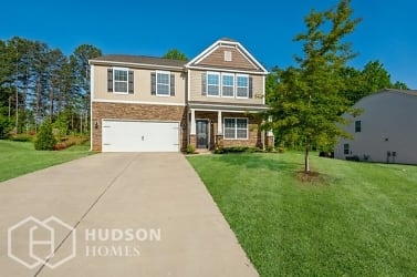 400 Wheat Field Dr - Mount Holly, NC