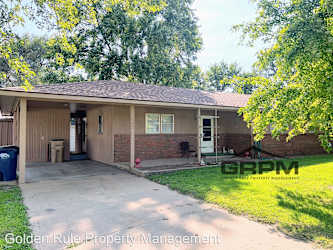 107 W Ave F - Nickerson, KS