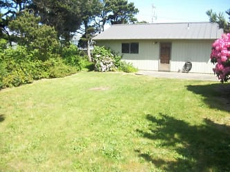 1106 SW 8th St - Newport, OR
