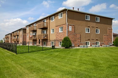 Eco Park Apartments - Dekalb, IL