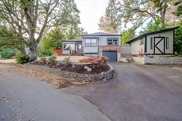 925 Terrace Dr NW - Salem, OR