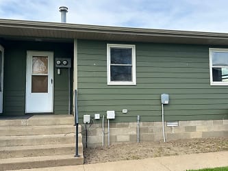 352 2nd Ave SW - Dickinson, ND