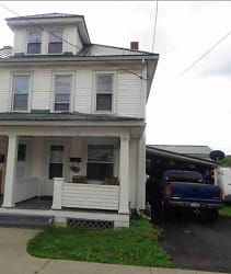 48 Montgomery Ave unit 1 - Lewistown, PA