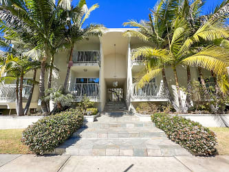 8211 Redlands Apartments - Playa Del Rey, CA