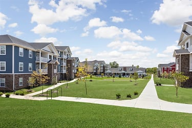 Adams Village Apartments & Townhomes - Bloomington, IN
