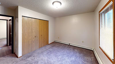 3500 S Sertoma Ave unit 2 - Sioux Falls, SD