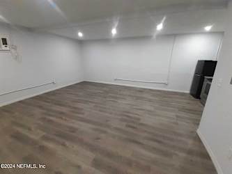 5708 Merrill Rd unit STUDIO - Jacksonville, FL