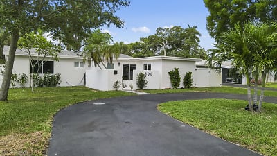 500 NW 34th St - Oakland Park, FL