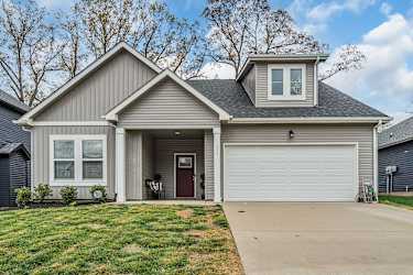 117 Eagles Perch Ln - Clarksville, TN