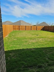 2406 Bold Venture Dr - Forney, TX