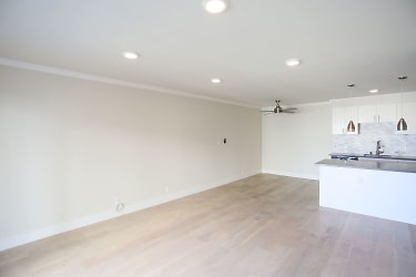 366 Bellevue Ave - Daly City, CA