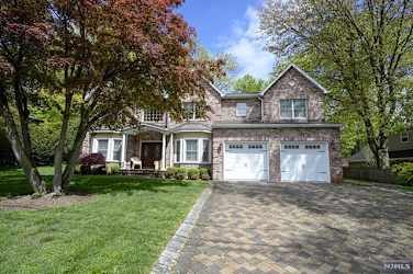 5 Day Ave - Tenafly, NJ