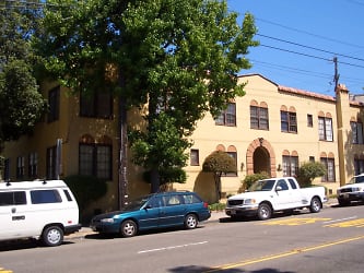 2940 Claremont Ave unit 4 - Berkeley, CA