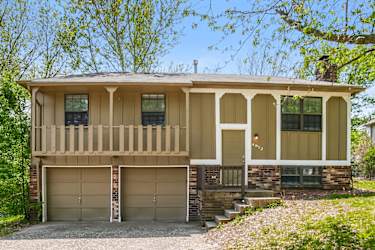 4912 NW Pennington Ln - Blue Springs, MO