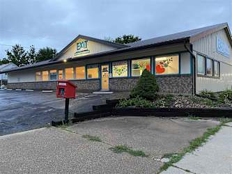 1021 2nd Ave SE - Dyersville, IA