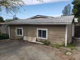 5972 Cottage Ave - Clearlake, CA