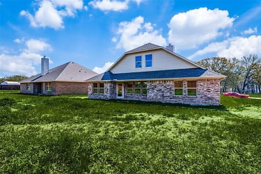 2800 Rodeo Dr - Quinlan, TX