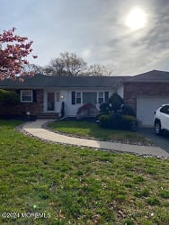 82 Whalepond Rd - West Long Branch, NJ