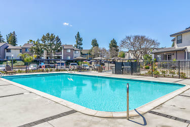 Lincoln Park Apartments - Corona, CA