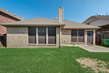 2900 N Umberland Dr - The Colony, TX