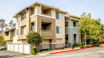 Skycrest Apartments - Valencia, CA