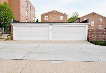 6625 Alamo Ave #1E - Clayton, MO