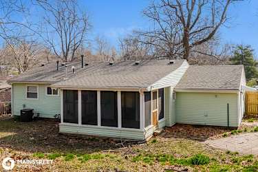 6002 N Virginia Ave - Gladstone, MO