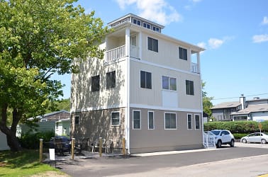 138 W Grand Ave - Old Orchard Beach, ME
