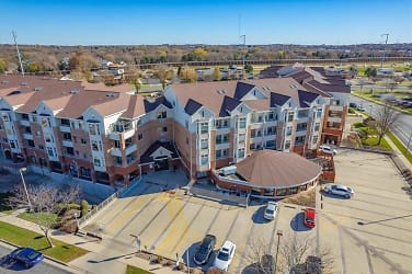 301 Harbour Town Dr #330 - Madison, WI