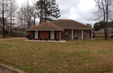 794 Highpoint Dr - Byram, MS