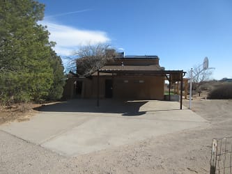 593 Reclining Acres Rd - Corrales, NM