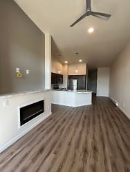 500 32nd St #404 404 SELECT - undefined, undefined