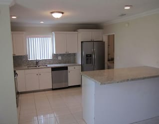 1306 S 29th Ave - Hollywood, FL