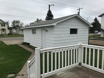 842 4th St SW - Valley City, ND