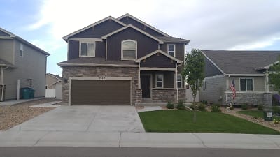 5579 Clarence Dr - Windsor, CO