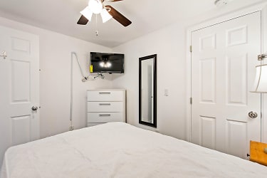 Room For Rent - Sarasota, FL