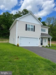 63 Headwaters Dr - Falling Waters, WV