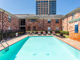 Stratford House Apartments - Houston, TX