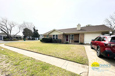 411 Fleetwood Dr - Mary Esther, FL